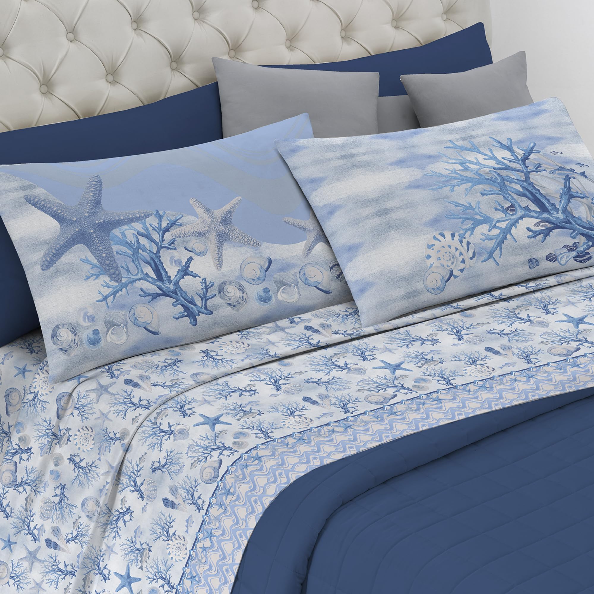PENSIERI DELICATI Juego de Cama de Matrimonio 100% algodón, Juego de sábanas para Cama de Matrimonio, 180 x 200 cm, Incluye sábana Bajera, encimera y 2 Fundas de Almohada, Fabricado en Italia, patrón