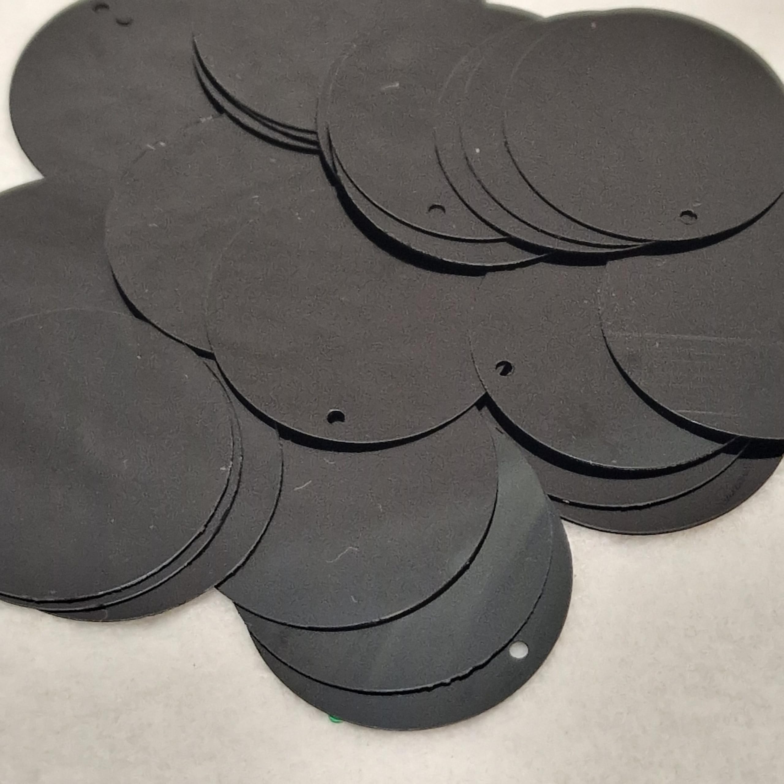 MajorCrafts 30mm 40g 150pcs Metallic Large Round PVC Sequins with 1x Hole (Black)