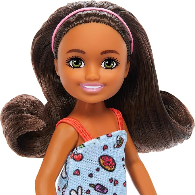Muñeca Barbie Chelsea con vestido azul y zapatos rosas miniatura 2