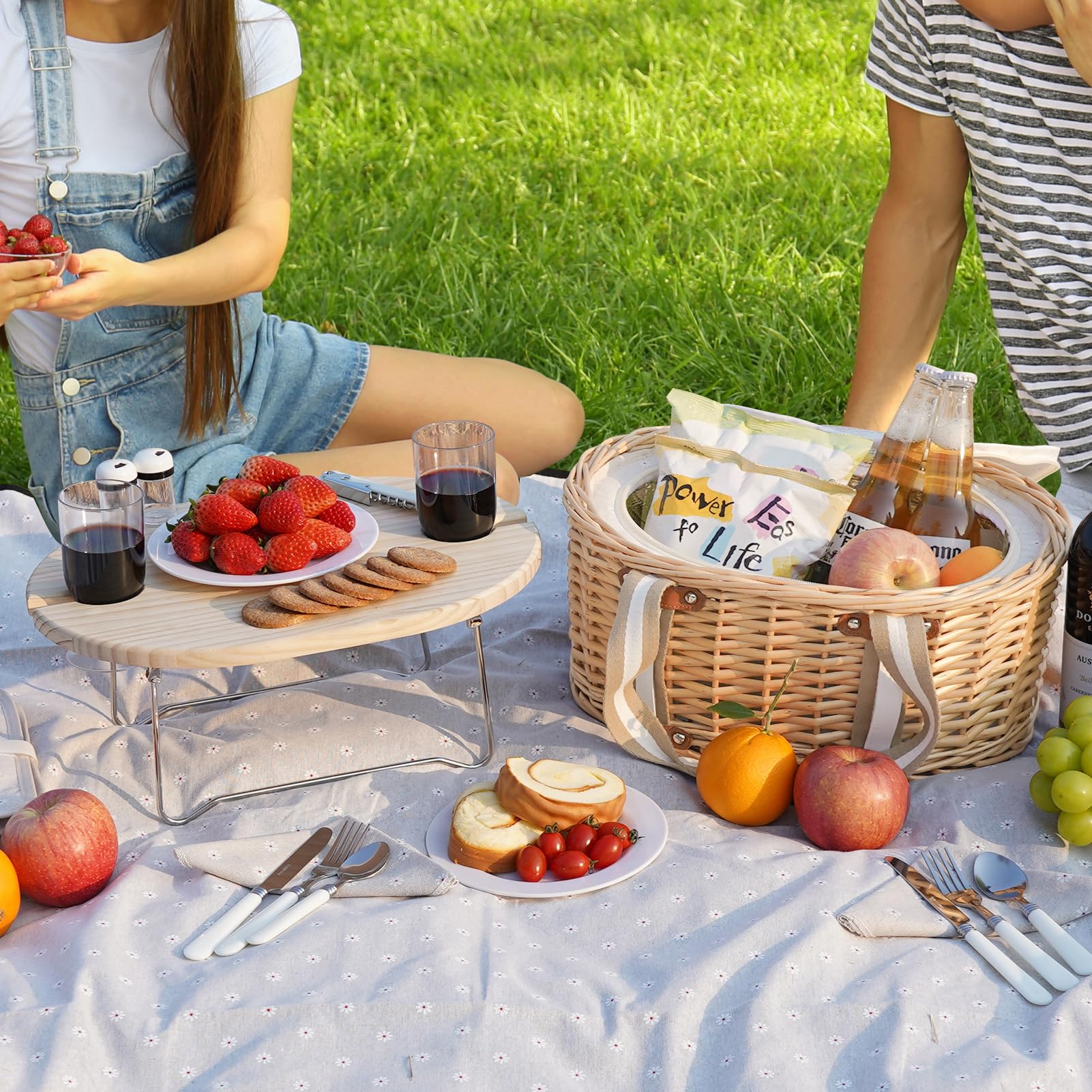 Ensemble de paniers de pique-nique pour 2 personnes - Panier isolé en osier avec couverture imperméable - Table de pique-nique pliable pour vin et couverts - Pour camping, extérieur, Saint-Valentin
