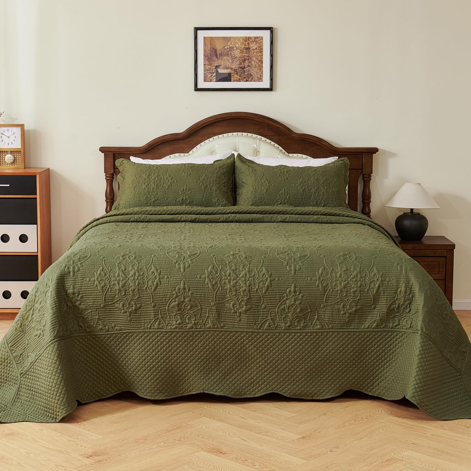 EVENHUG Quilt King California Size Bedding Set with Pillow Sham Lightweight Oversized King Bedspreads Coverlet Soft Reversible Bed Cover for All Season 3 Piece (Olive Green 120"x128")