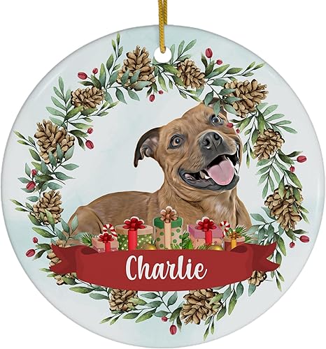 Diseño temático de piñas con Staffordshire Bull Terrier rojo, adornos de Navidad personalizados 2024 círculo blanco cerámica cachorro dueño regalos