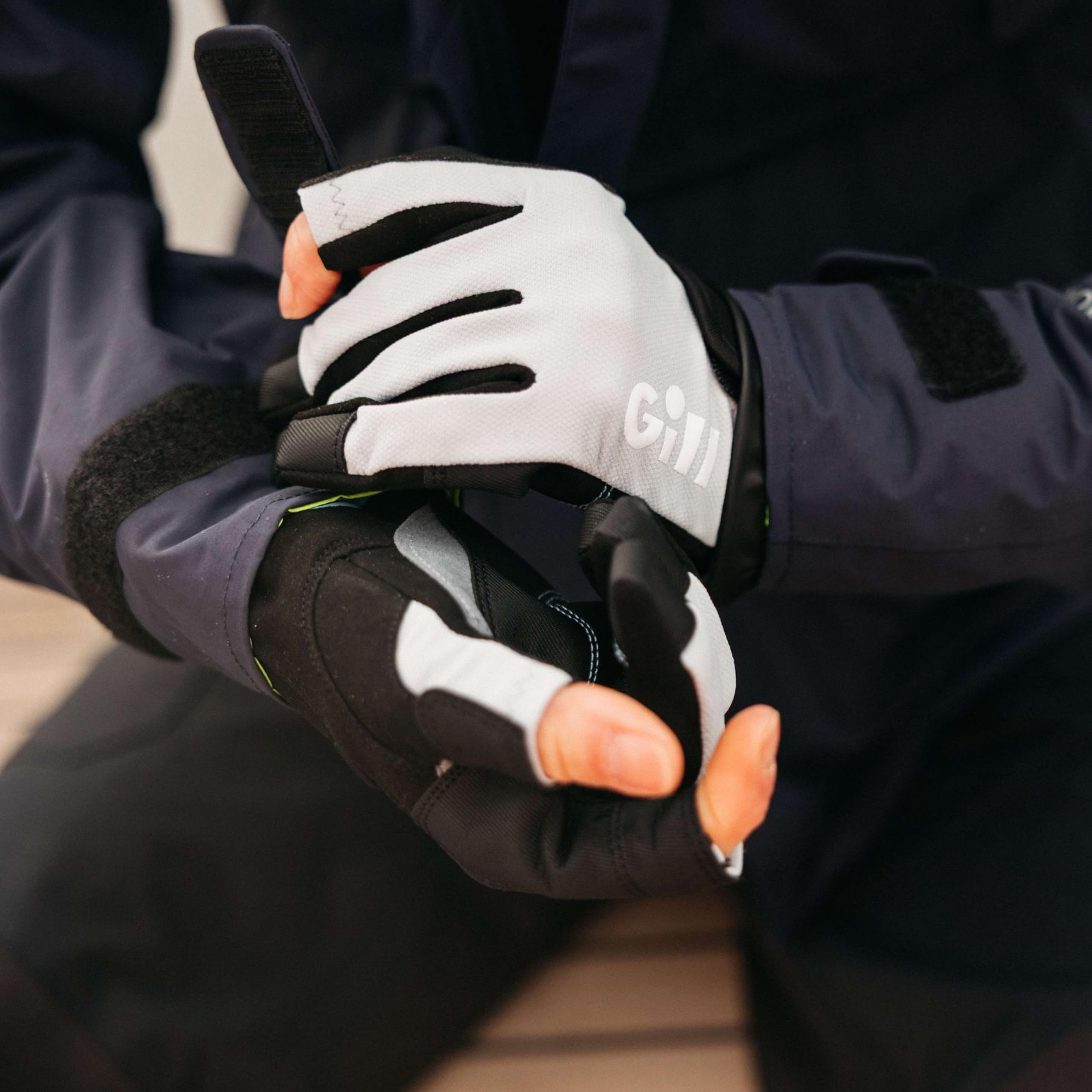 Gill Guanti da vela da donna con dita corte, protezione solare 50+UPF, idrorepellenti e palmo flessibile con impugnatura dura-grip