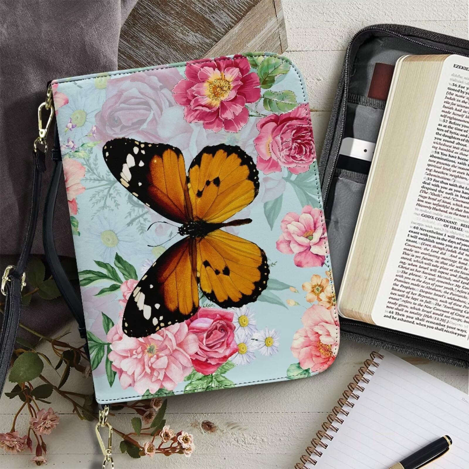COEQINE Draagbare Zwarte Bloemen Bijbeltassen voor Vrouwen Waterdichte Pu Bijbel Cover met Schouderriem Zwart Stofdicht Bijbelhoes Maat XXL God is Whith Her She Will Not Fall Patroon Bijbel Boek Cover