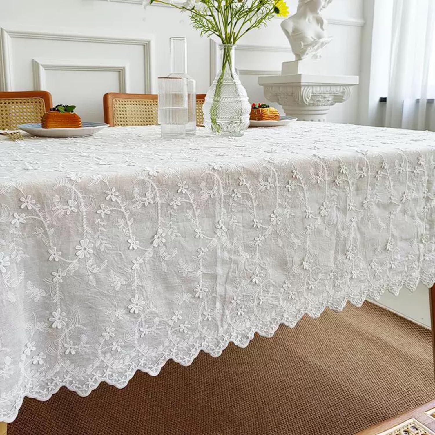 JE JOUE Beige Floral Embroidered Lace Tablecloth, Elegant Scalloped Edge Design, Vintage Farmhouse Style for Dining Room,Banquet, Wedding, Picnic, Kitchen, Party & Home Decor