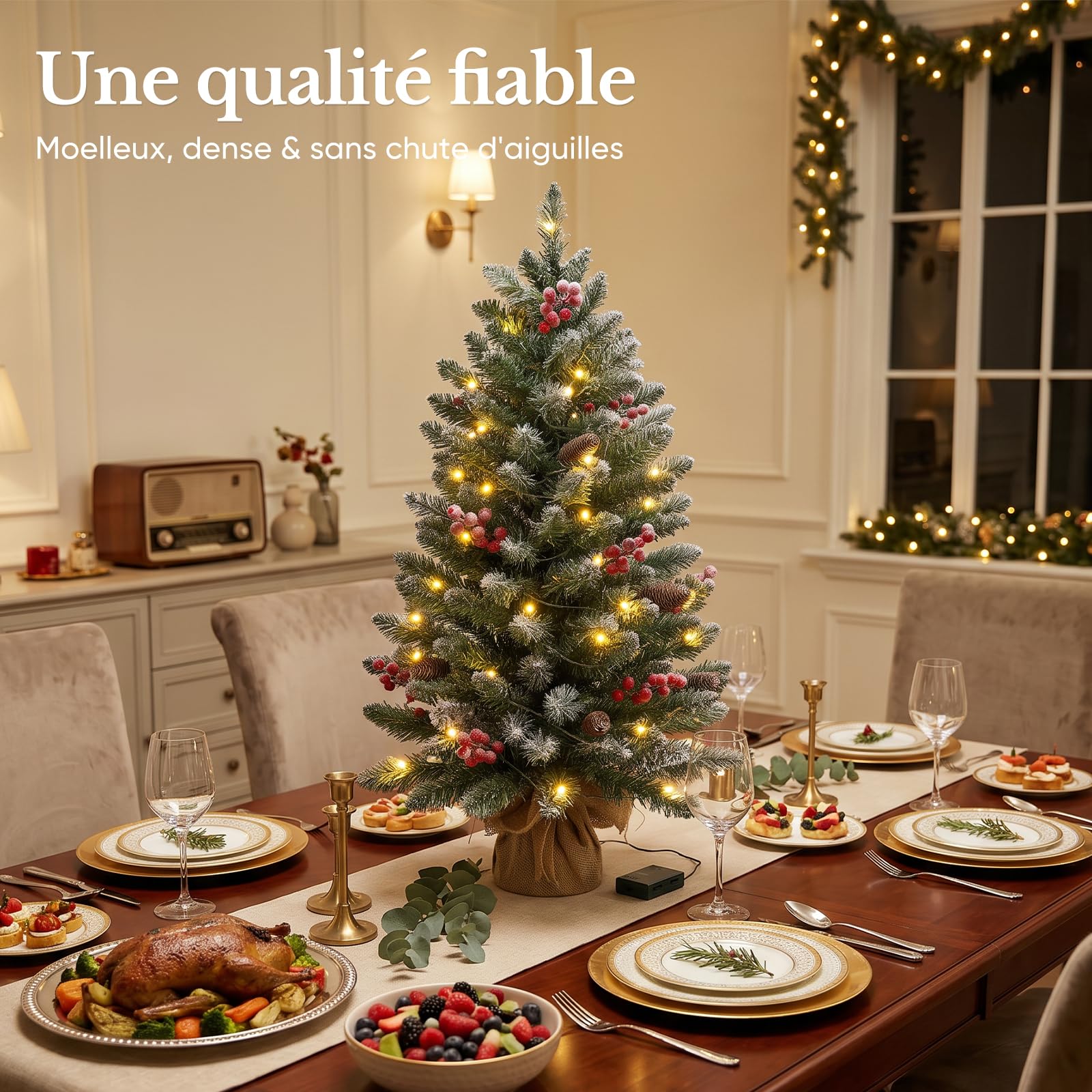 HOKEEPER Sapin de Noël artificiel 90 cm avec LED et baies | Sapin de Noël artificiel avec pommes de pin, montage facile, support stable, festif