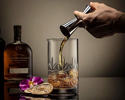 Miniatura 5 de Mixology & Craft Juego de cóctel – Kit de camarero de 7 piezas con juego de vasos mezcladores, jigger japonés, cuchara, mezclador y colador,