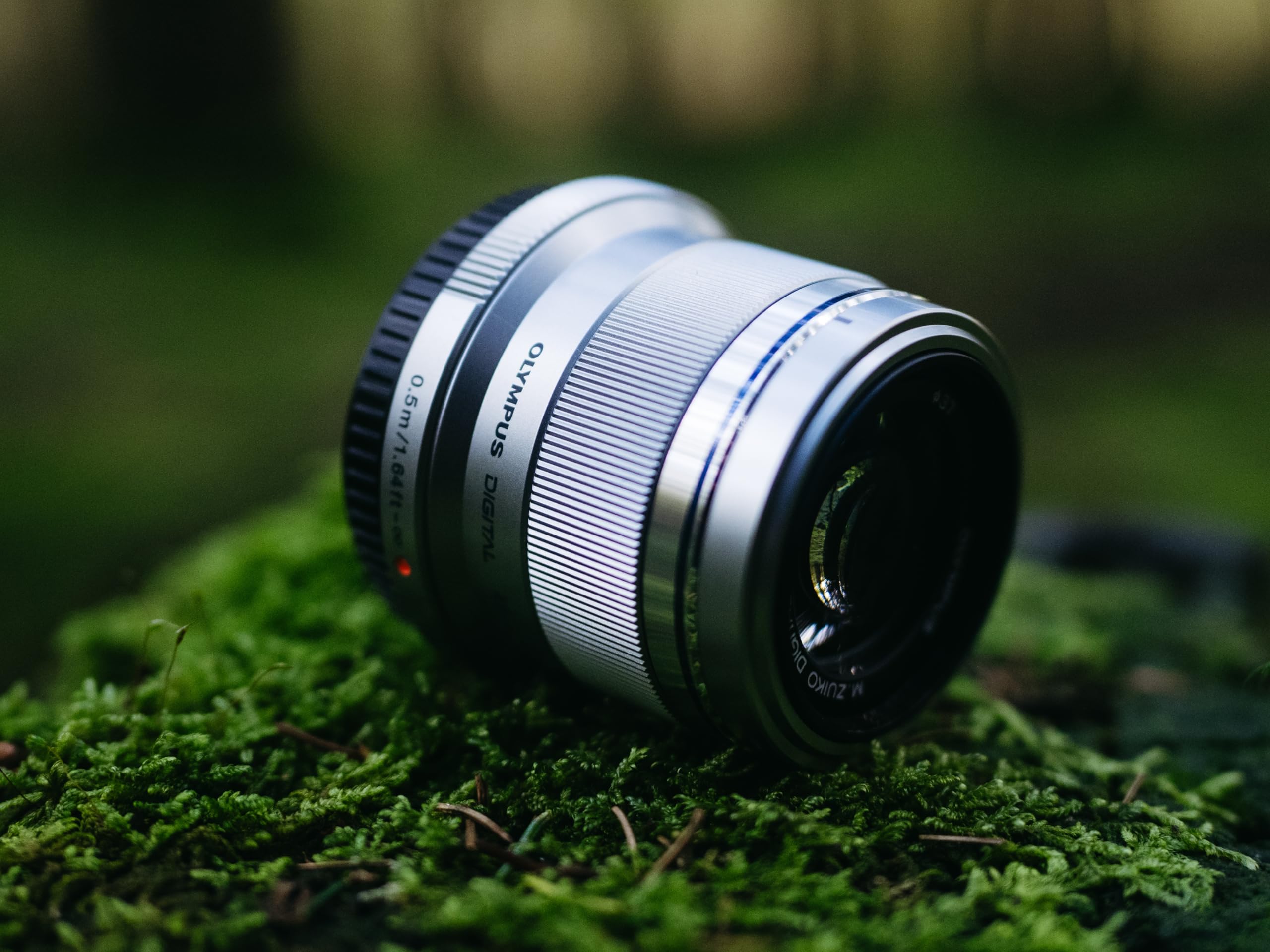 OLYMPUS 45mm F1.8 シルバー　単焦点レンズ Amazon.com : OM SYSTEM Olympus M.Zuiko Digital 45mm F1.8 Silver