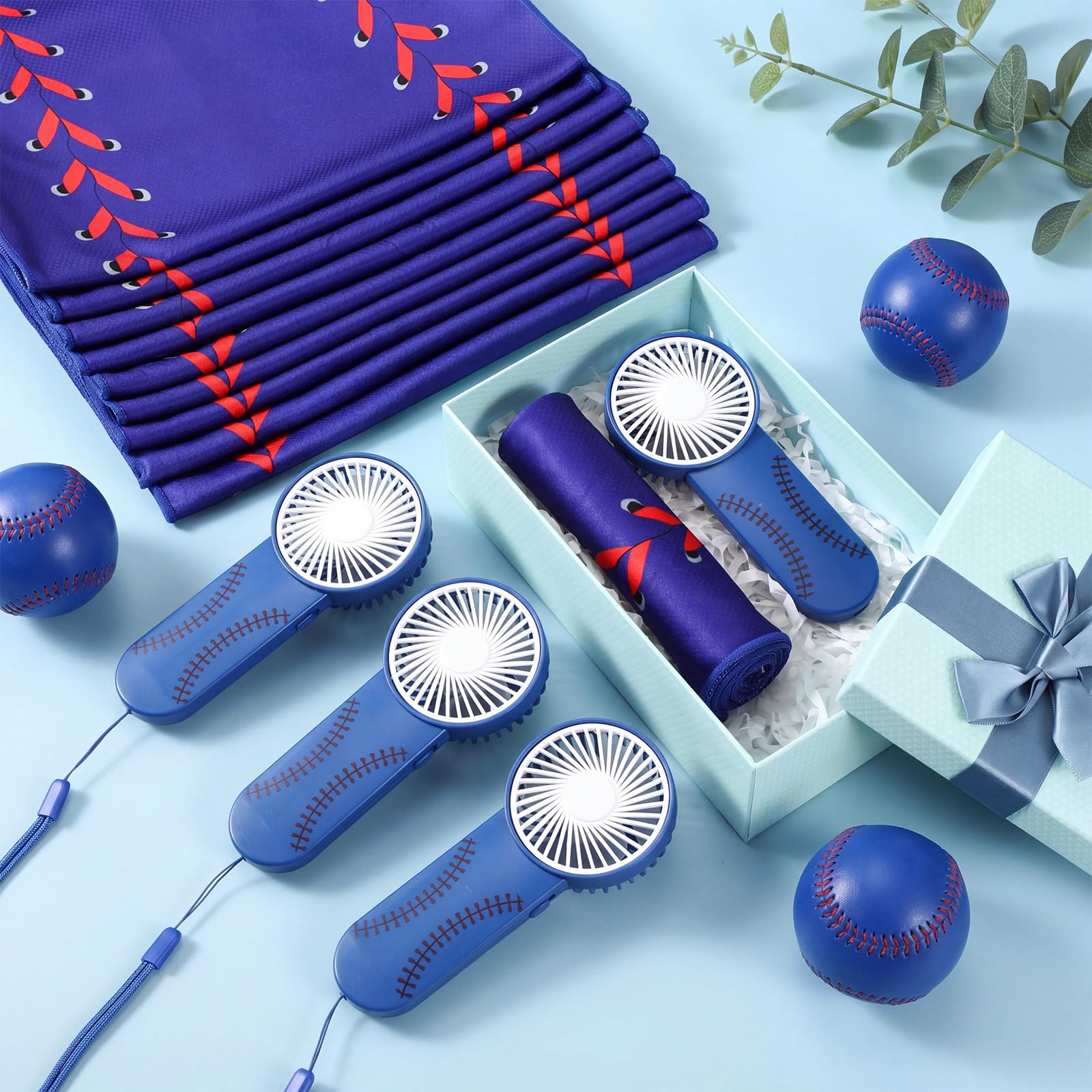 Tujoe Lot de 24 cadeaux de sport, comprend 12 serviettes rafraîchissantes de 101,6 x 30,5 cm, 12 mini ventilateurs portables pour cadeau d'équipe, cadeaux de fête sportive, batterie non incluse (bleu