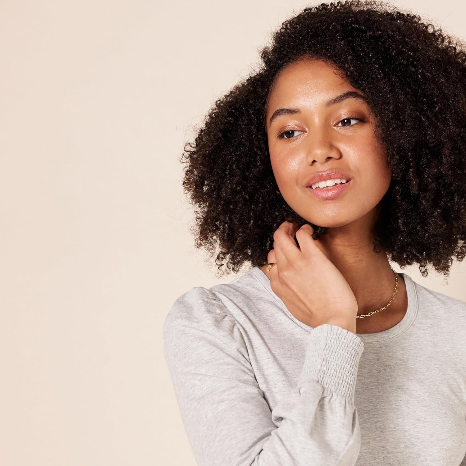 Amazon Essentials Women's Long-Sleeve Crewneck Smocked Cuff T-Shirt - Image 4