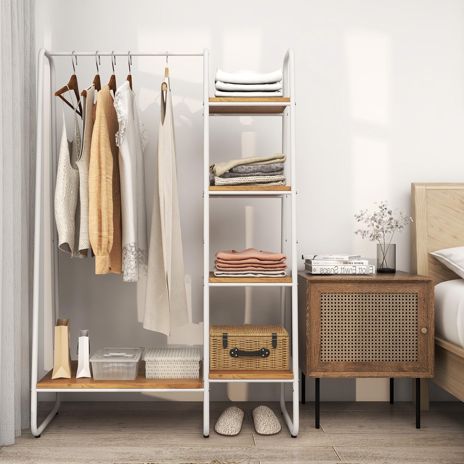 HOMASIS Perchero burro ropa de 5 niveles, Colgador de suelo con zapatero de madera, Estantes de almacenamiento para colgar Ropa, Perchero abierto con pies ajustables, 99,5x40x151cm (Natural + Blanco)