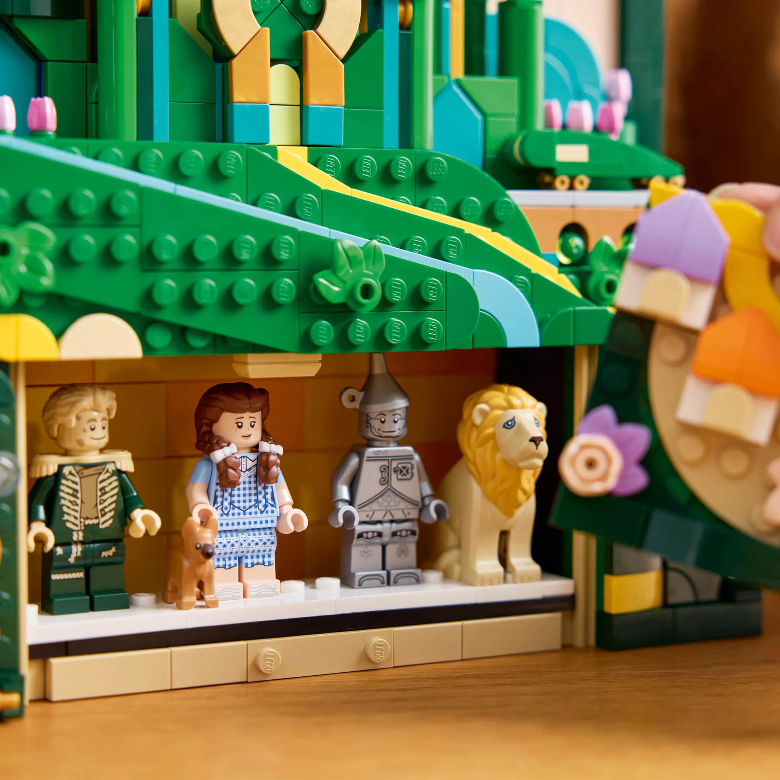 LEGO Wicked Obraz Emerald City 75685 | Obraz z klocków, dekoracja ścienna z efektem 3D, prezent Wicked dla fanów filmu, dla kobiet i mężczyzn, 1518 elementów