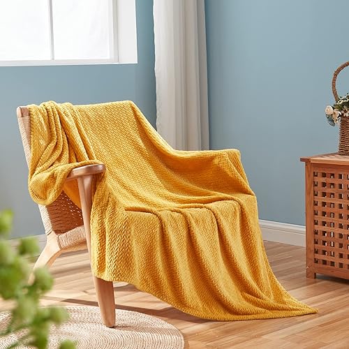 NEWCOSPLAY Manta súper suave de franela sedosa de alta calidad, color amarillo mostaza, patrón de hojas, manta ligera para cama para uso durante