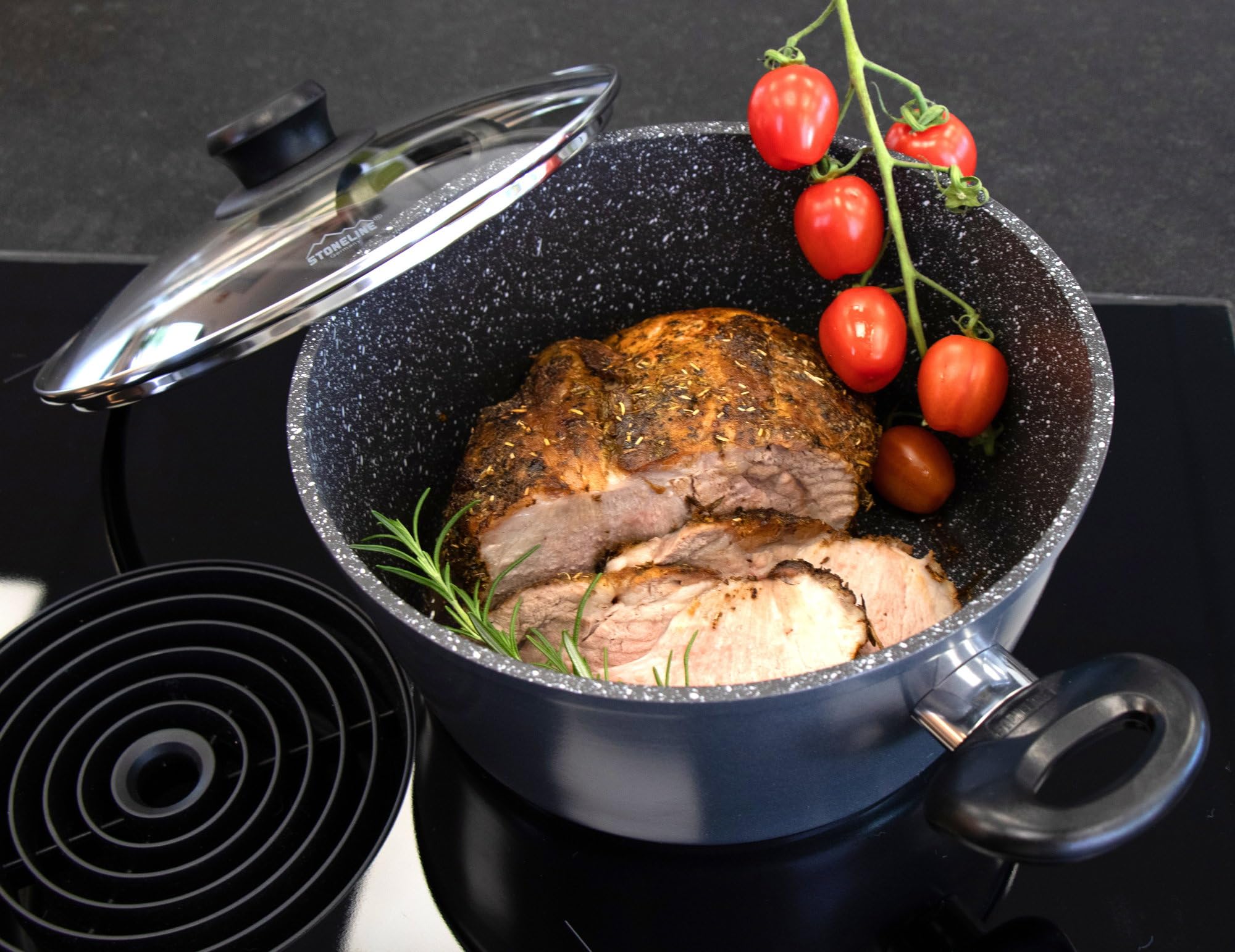 STONELINE Aluguss Kochtopf 24 cm, Topf mit Deckel 4,5 L, Antihaft beschichtet mit echten Steinpartikeln, Kochtopf Induktion 24 cm, für alle Herdarten, Backofen, Kochen ohne Fett oder Öl, Grau