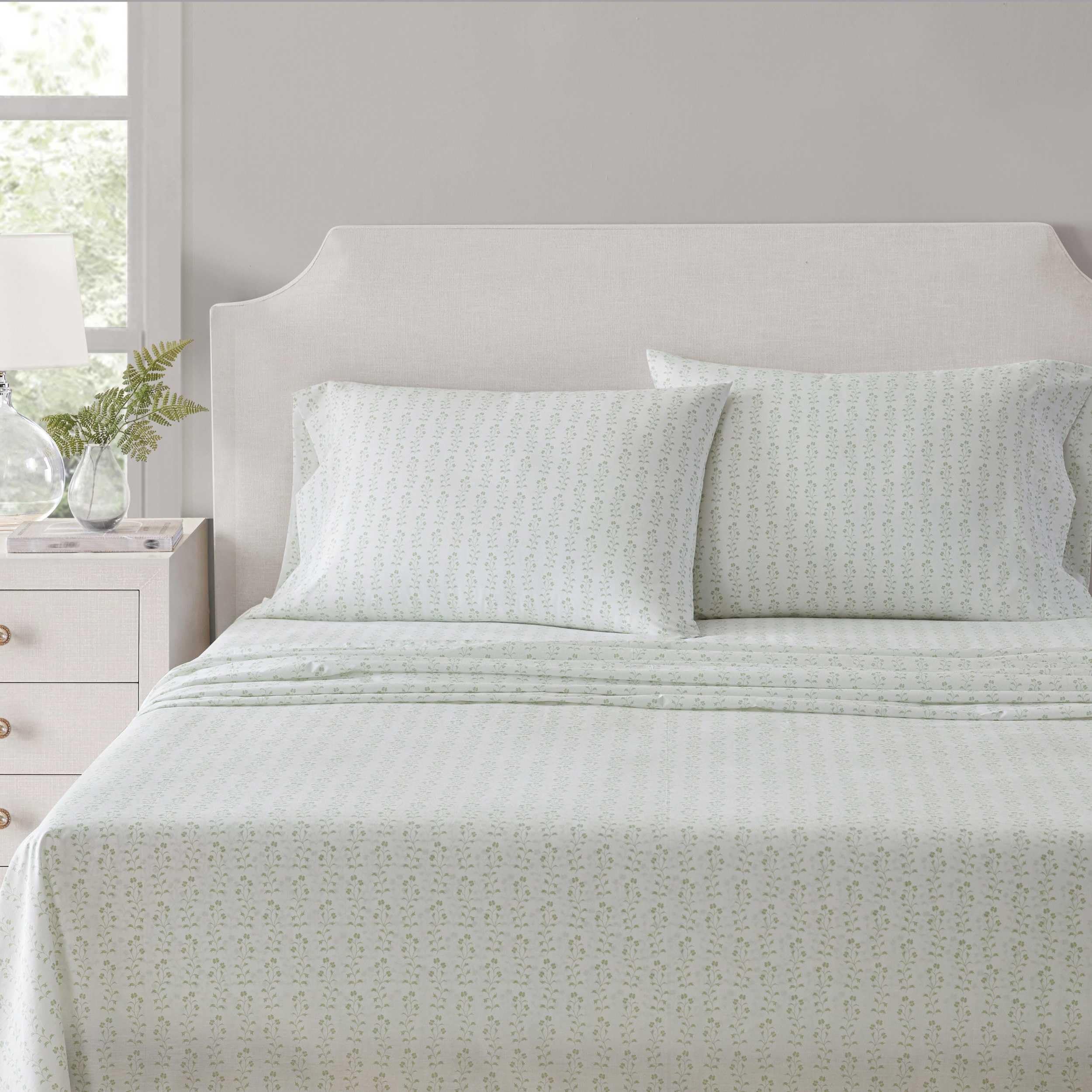Martha Stewart - Twin Size Sheets Set, Crisp &amp; Tailored Cooling Sheets w/a Naturally Smooth Cotton Percale Lightweight Feel - Bed Sheets with Matching Pillowcase &amp; Fitted Sheet (Ditsy Vine Green)