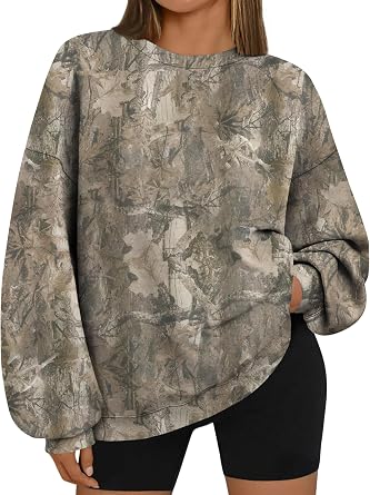 Camo Sweatshirt for Women Oversized Crewneck Sweatshirts Camouflage Fleece Pullover Y2K Maple Leaf Print Camo Hoodie