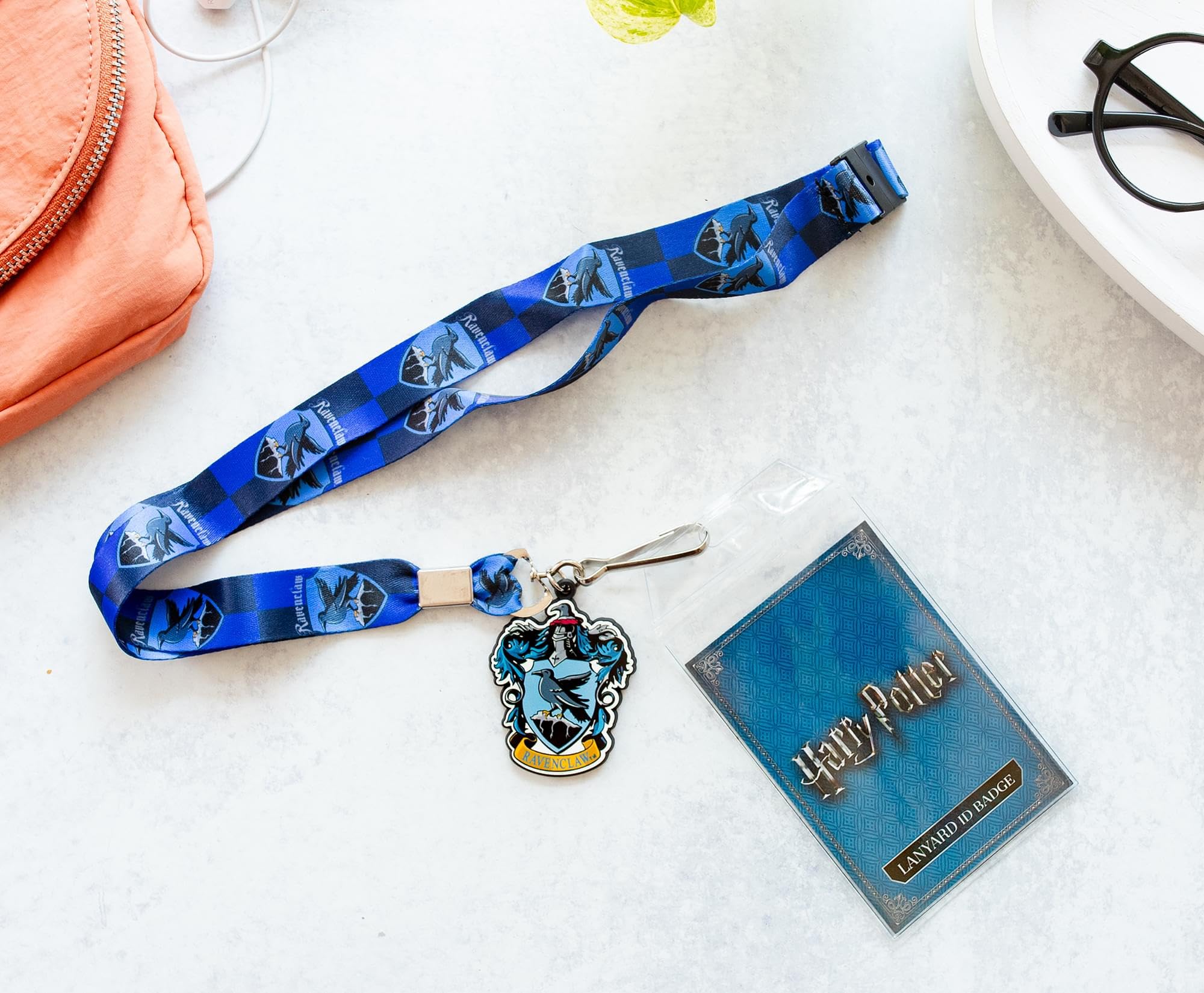 Harry Potter Ravenclaw smycz 56 cm z uchwytem na identyfikator i herbem