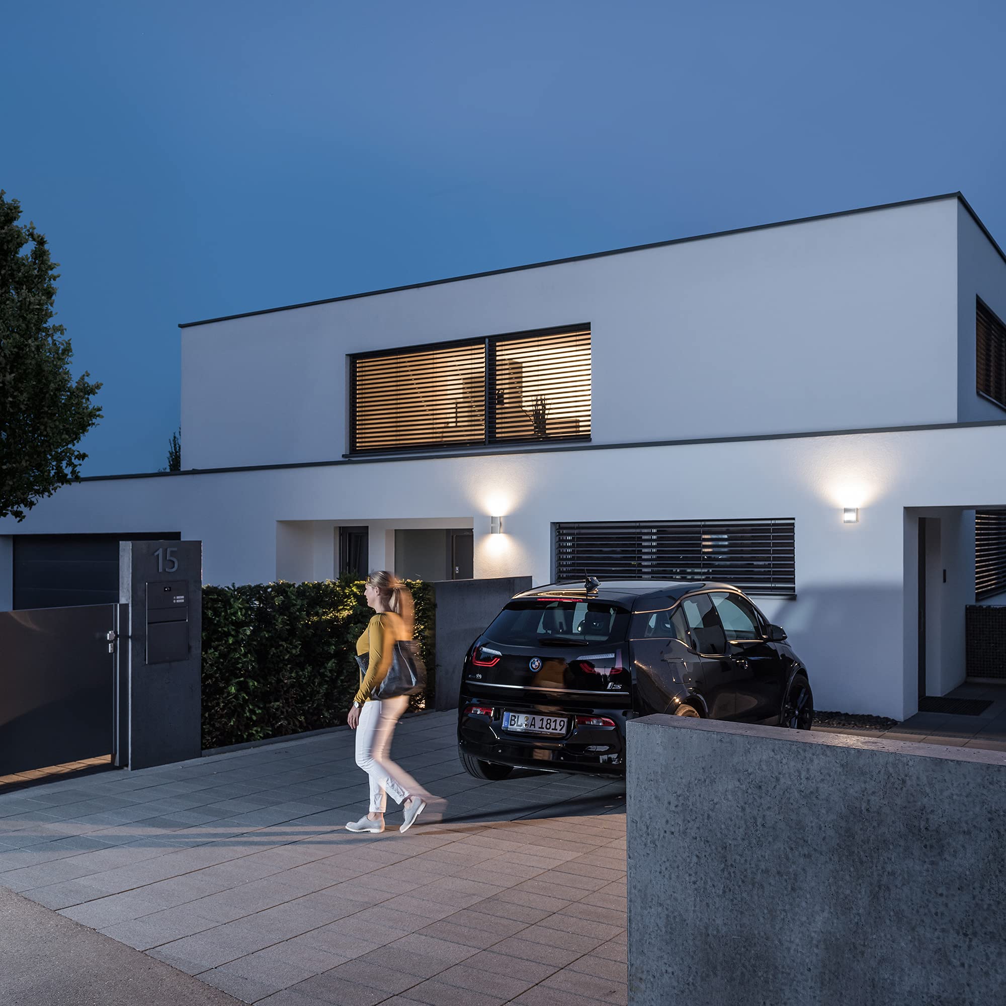 Theben 1020903 theLeda D U AL LED-Leuchte Uplight Bewegungsmelder außen | 8,5 W, 760 lm, IP 55, 3000 K warmweiß, 180°/10 m, Wandmontage, Lichtaustritt nach oben, 10 s - 20 min, Aluminium