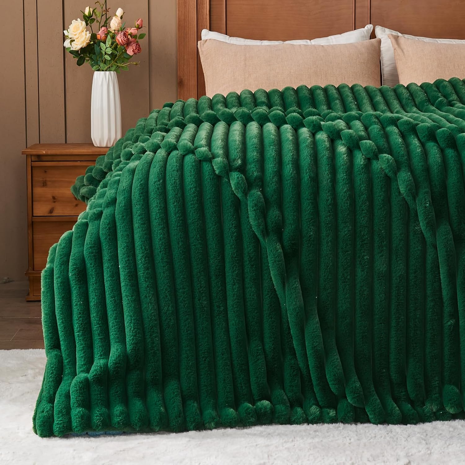 NEWCOSPLAY Faux Fur Throw Blanket Dark Green 3D Ribbed Plush Thick Warm Blanket for Couch Sofa Bed 850GSM (Dark Green Ribbed, Throw(50"x60")) - Image 7