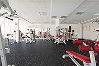 Vista 5 de Playsafer Genaflex - Esterilla de goma para piso de gimnasio, rollo de piso protector comercial para gimnasio de alta resistencia - 8mm de espesor