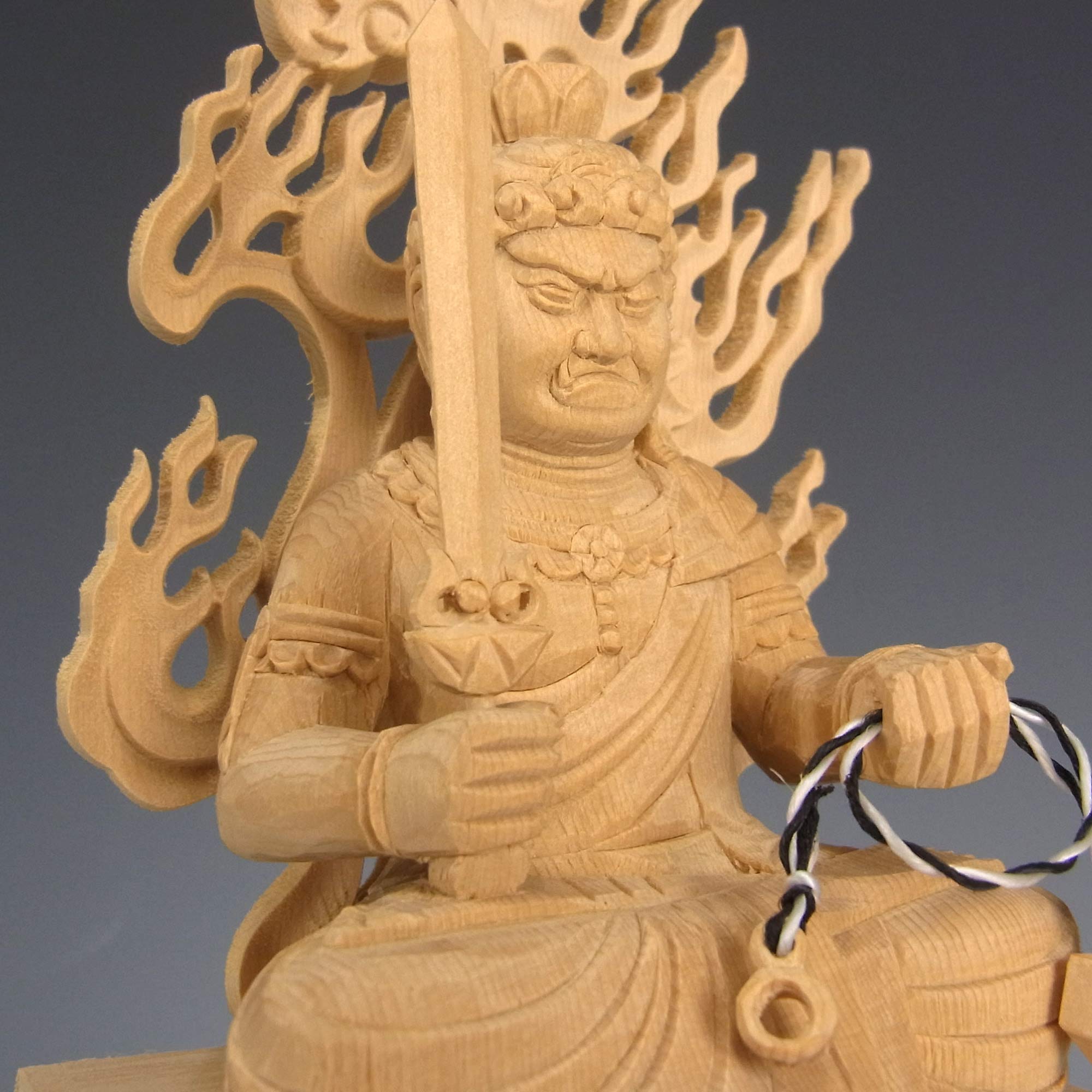 天然木 檜材を使用 名人作 精密細工 木彫仏像 不動明王座像 天然木 檜材を使用 名人作 精密細工 木彫仏像 不動明王座像