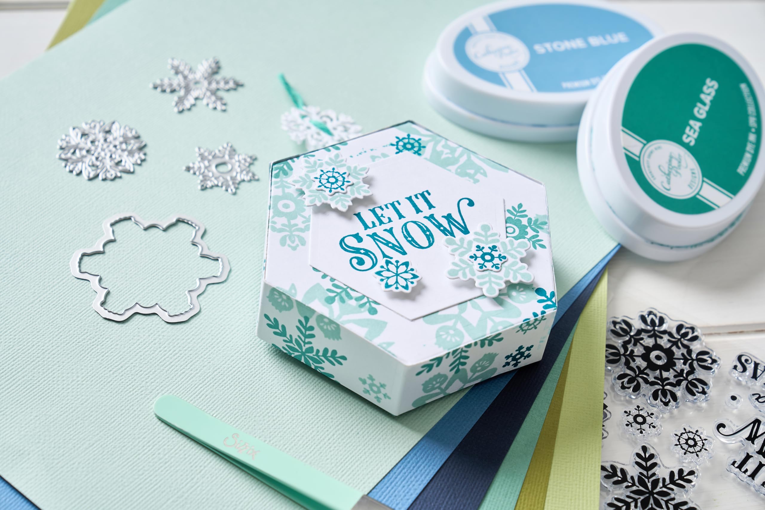 Sizzix Framelits - Set di 10 fustelle natalizie con buste, formato A2 e