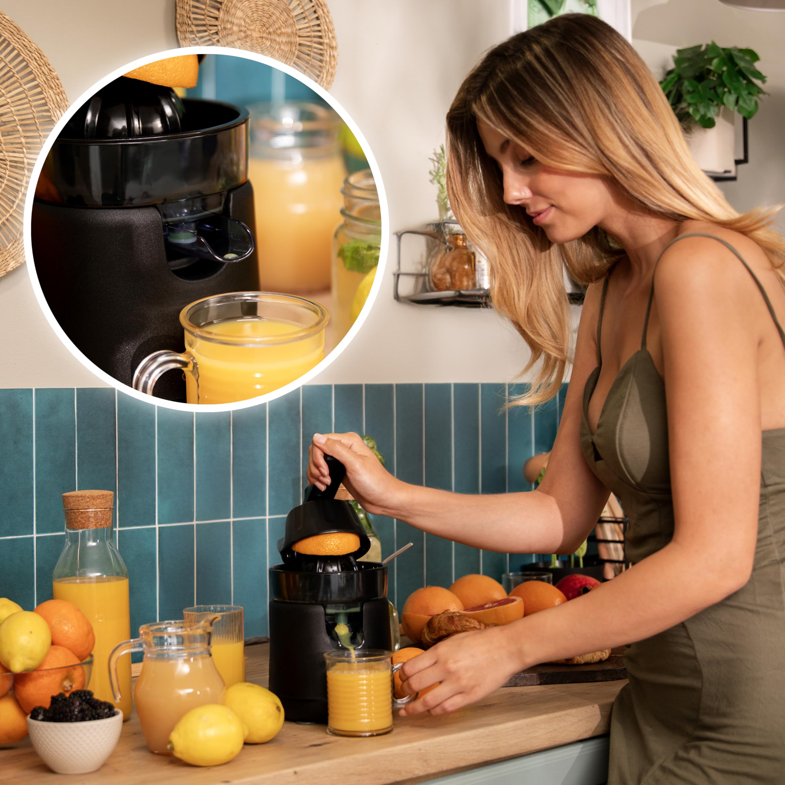 Cecotec Exprimidor Eléctrico de Brazo para Naranjas y Cítricos EssentialVita Hyden 120. 120W, 2 Conos Desmontables de Plástico de Diferente Tamaño, Mango y Tapa de Plástico, Capacidad de 250ml