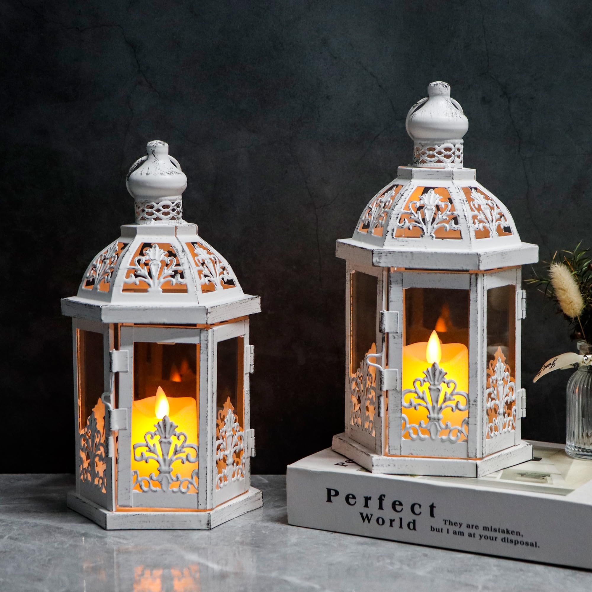 TRIROCKS Zestaw 2 białych metalowych dekoracyjnych lampionów świecowych, idealne do ogrodu, podwórka, patio