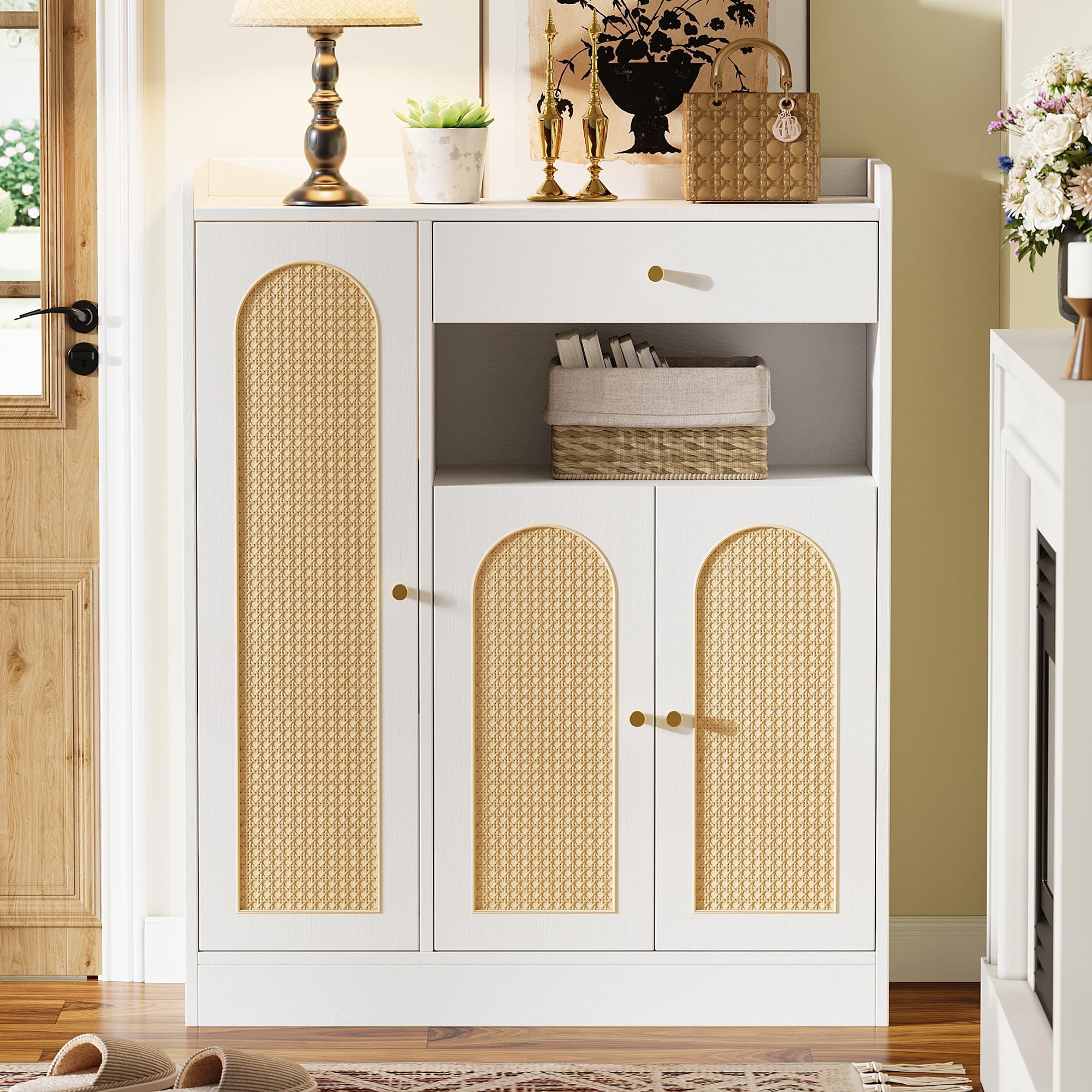 Zapatero (90 x 35 x 110 cm, con 3 puertas, cajón, aspecto de ratán), color blanco natural | Zapatero de color natural con 3 puertas, cajón, estantes ajustables, sistema antivuelco y efecto ratán.