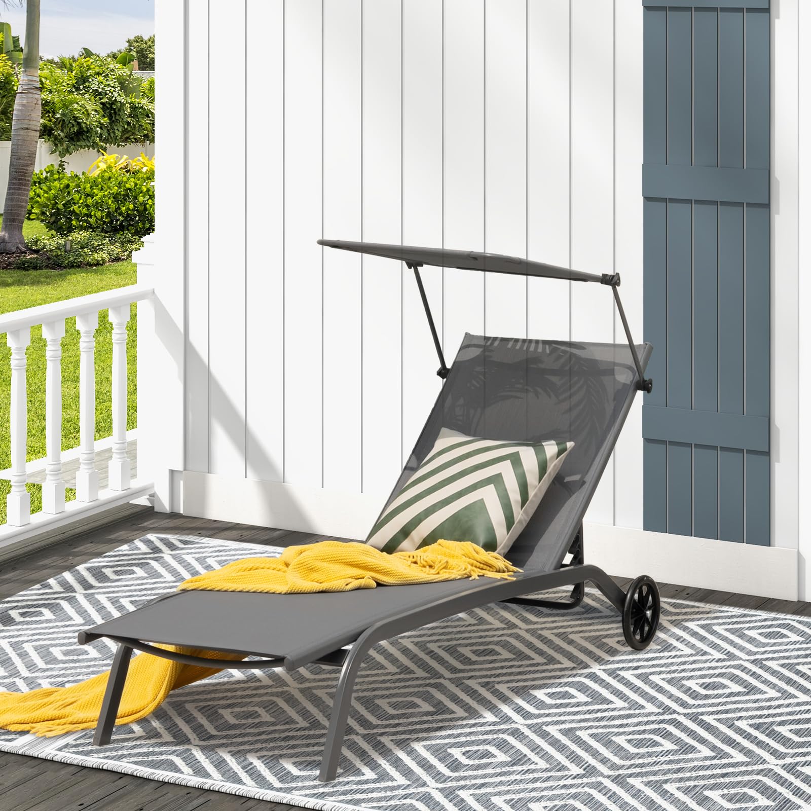 GYMAX Lettino Prendisole da Giardino, Sedia a Sdraio con Schienale Regolabile e Protezione Solare, Lettino da Giardino Salvaspazio con Ruote e Portabicchieri, Terrazza e Spiaggia (Grigio)