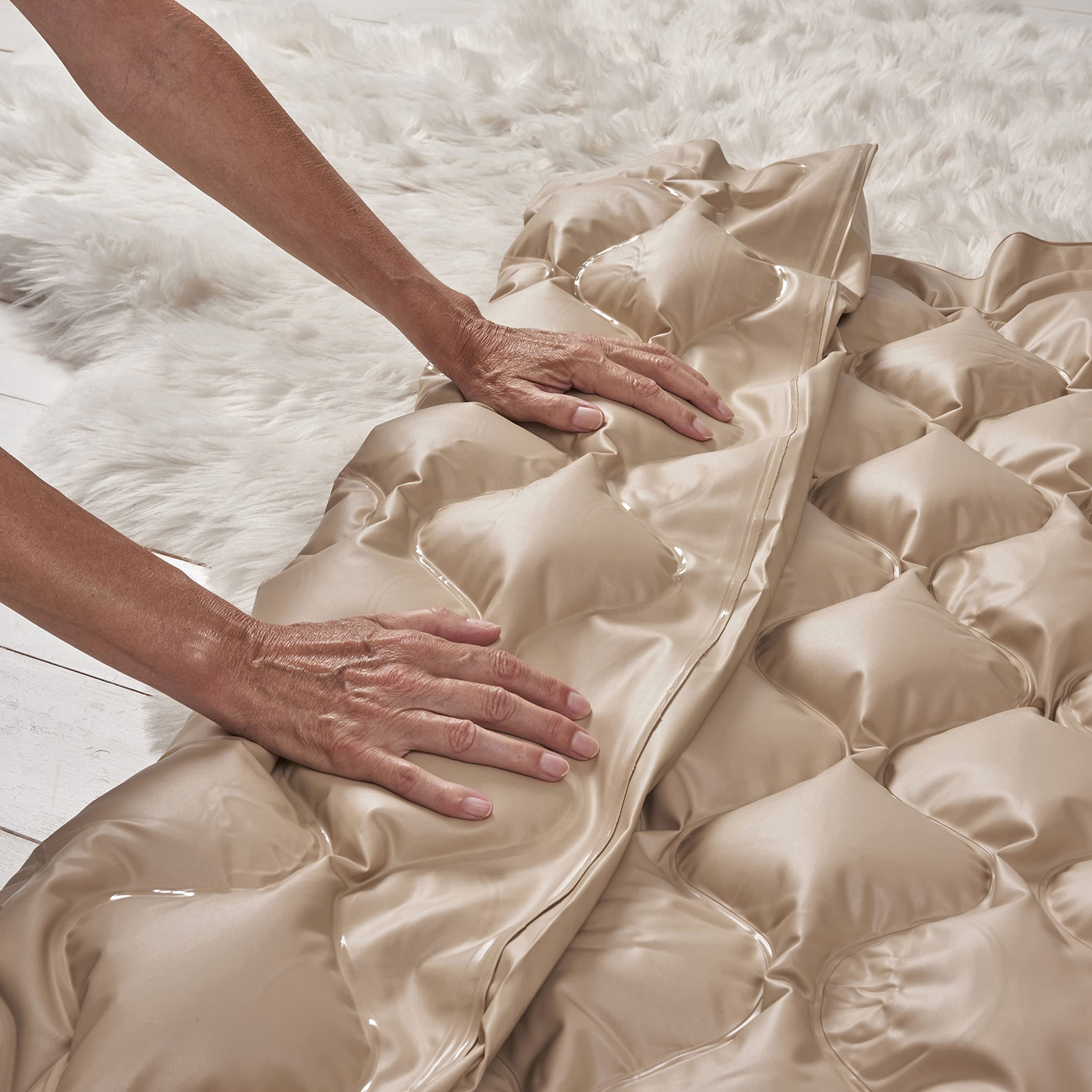 SANICO Matelas Anti-escarres - Lit Gonflable Anti-escarre avec Rabats d'Extrémité - Matelas Texturé, Capacité de Charge 135kg - Soulagement Escarres, Soins de la Peau, Qualité du Sommeil
