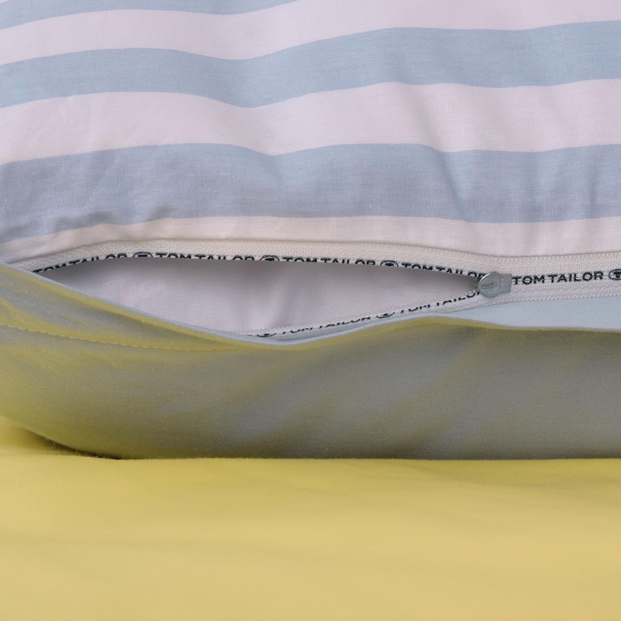 Tom Tailor Linge de lit bébé en Percale, 40x60 cm + 100x135 cm, 100% Coton/perforé, avec Motif réversible, Ourlet Haut et Fermeture éclair de Marque, Strips with Push (Sky Blue & Light Lemon)