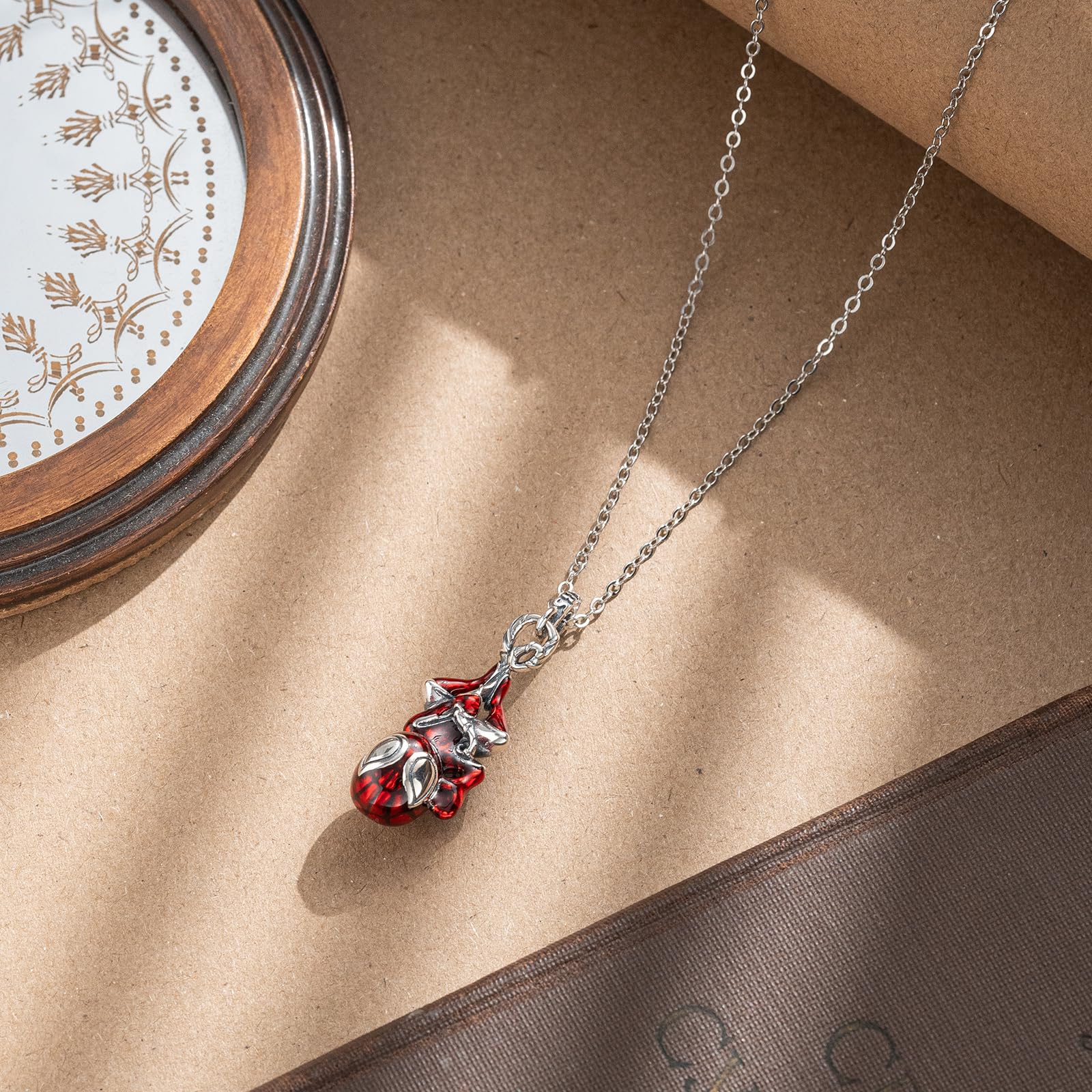 Collar con colgante de SpiderMan para mujeres y hombres, cadena de joyería de araña ajustable roja, regalo rosa ideal para fanáticos del hombre araña, cosplay, uso diario, Latón, No es una 2
