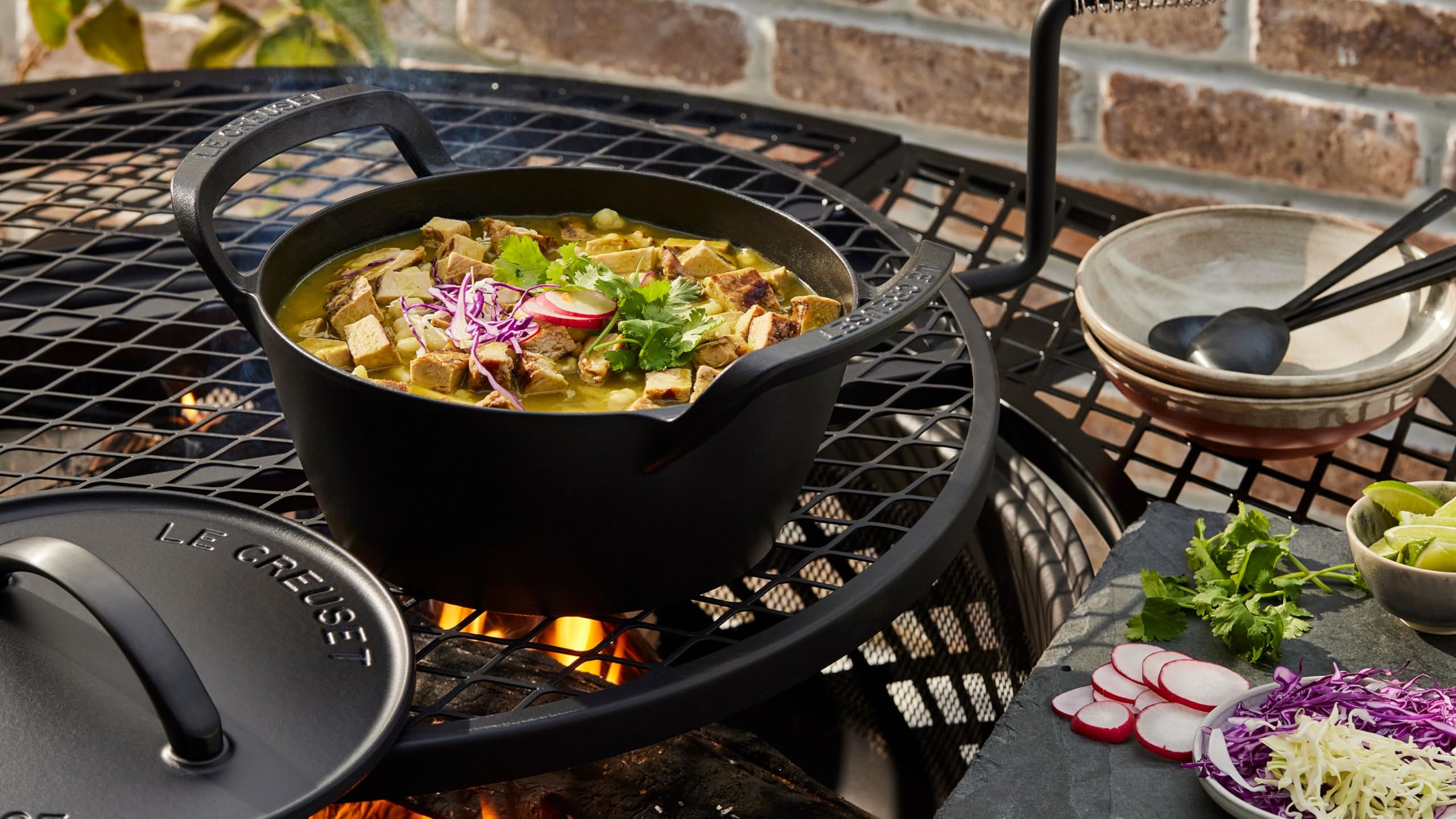 Le Creuset Casseruola rotonda in ghisa per barbecue da esterno