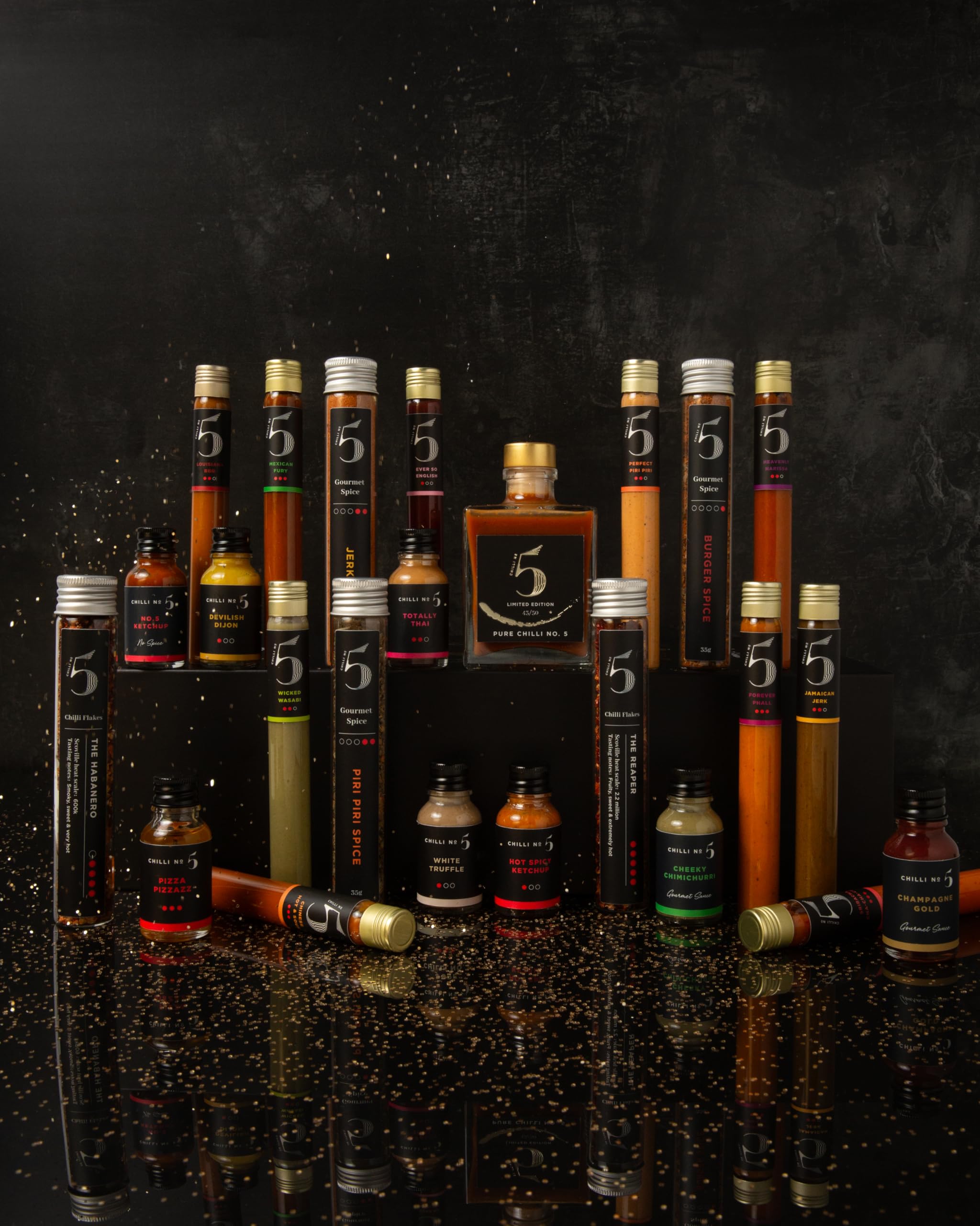 Chilli No. 5 | Calendario de Adviento, selección de productos gourmet de chile n.º 5 en elegante caja de regalo temática navideña, selección de salsa picante, caja de regalo de chile