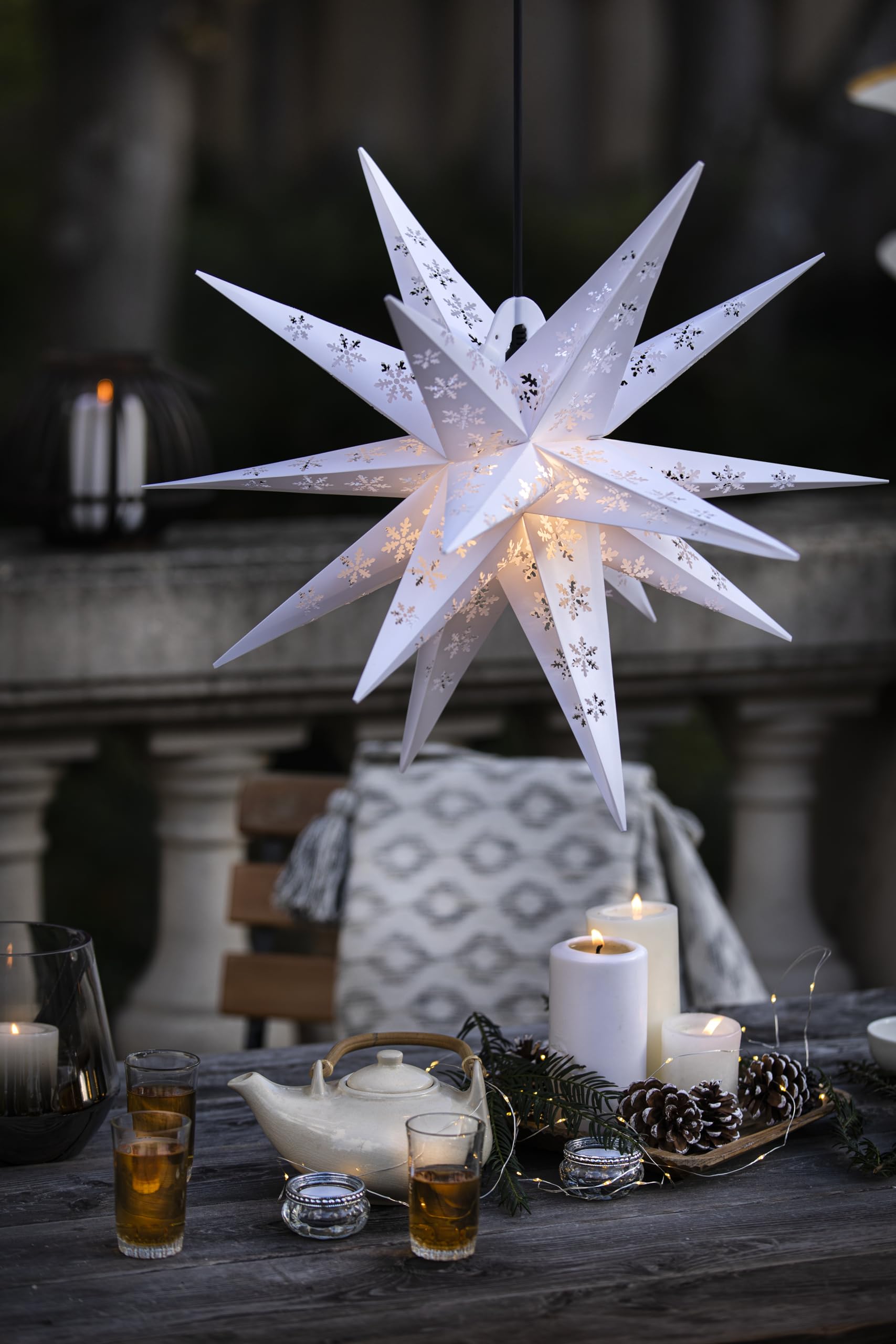 Sterntaler Dekostern | Weihnachtsstern mit Schneeflocken Design | Faltstern | Weiß | 55cm | Außen | Glühbirne | Netzstecker
