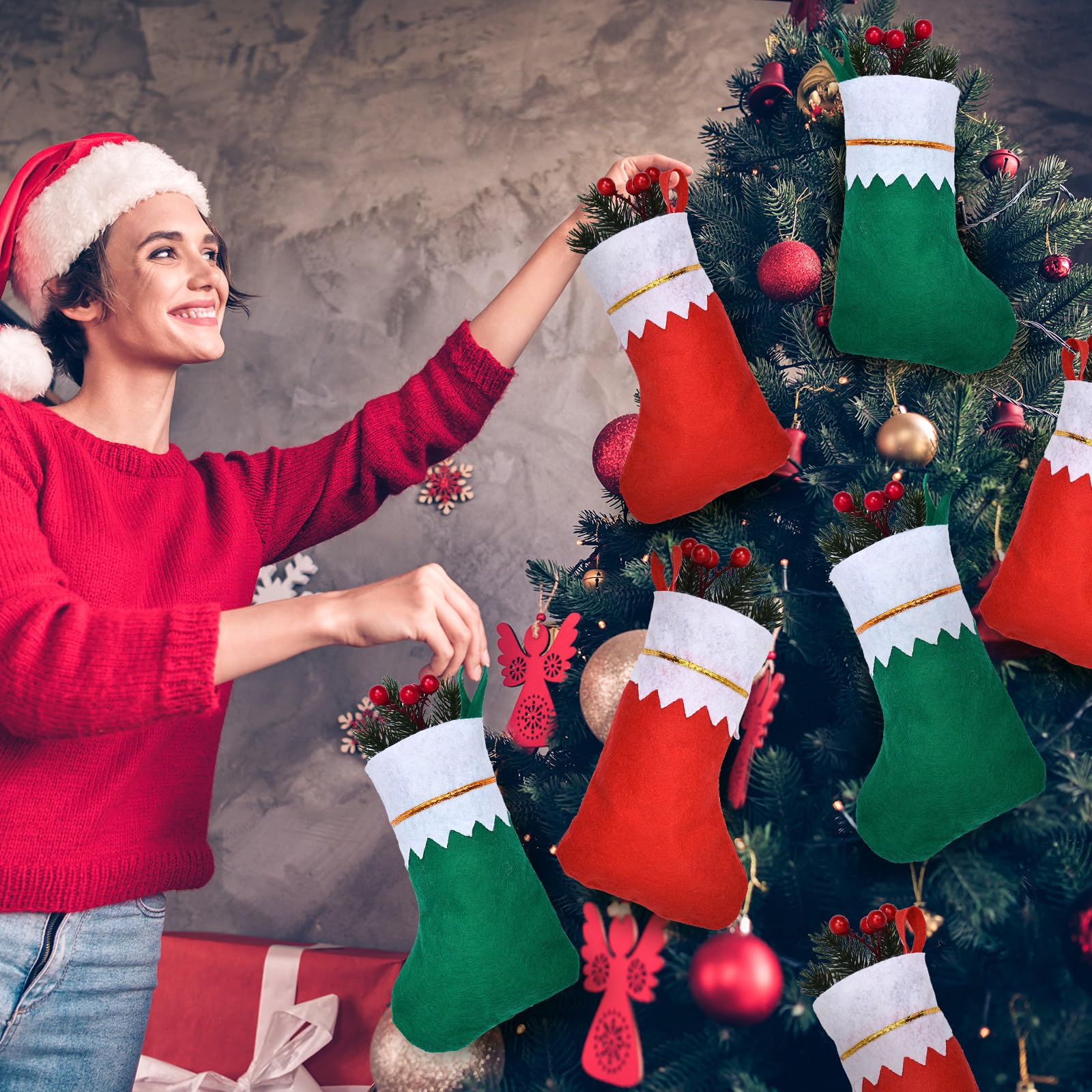 Skylety Lot de 24 chaussettes de Noël en feutre à suspendre pour sapin de Noël en famille, décorations de vacances à faire soi-même, grands sacs de Noël pour enfants (17,8 x 45,7 cm)