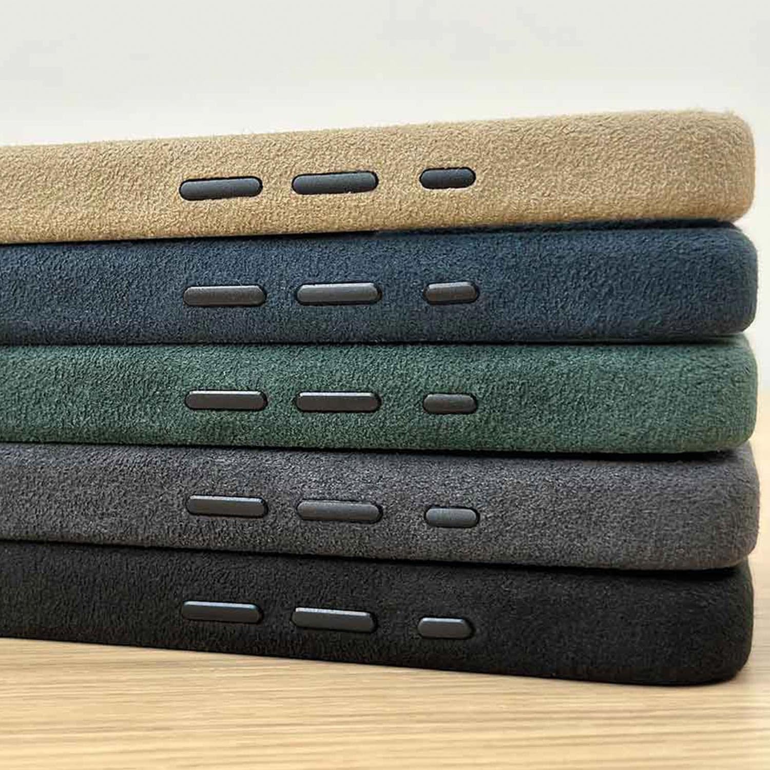 Custodia Alcantara per iPhone 15 Pro Max, realizzata a mano, ricarica magnetica (Qi), protezione extra della fotocamera, alternativa in pelle (grigio carbone, iPhone 15 Pro Max)