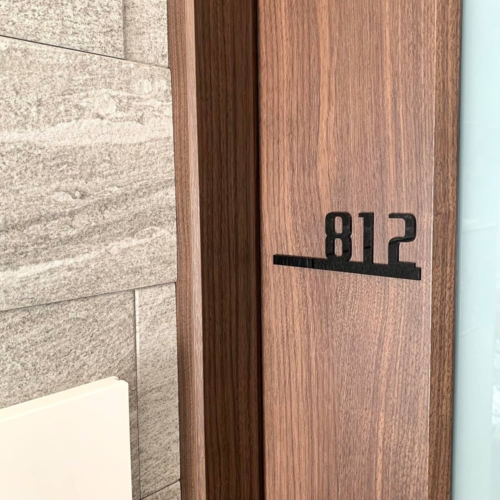 Amazon | ルームナンバーサイン Blackカラー部屋番号プレート