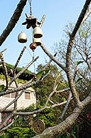 Vista 5 de Paquete de 2 campanas de viento de la suerte, 3 campanas de viento Feng Shui con gancho en S para buena suerte, hogar, jardín, decoración colgante