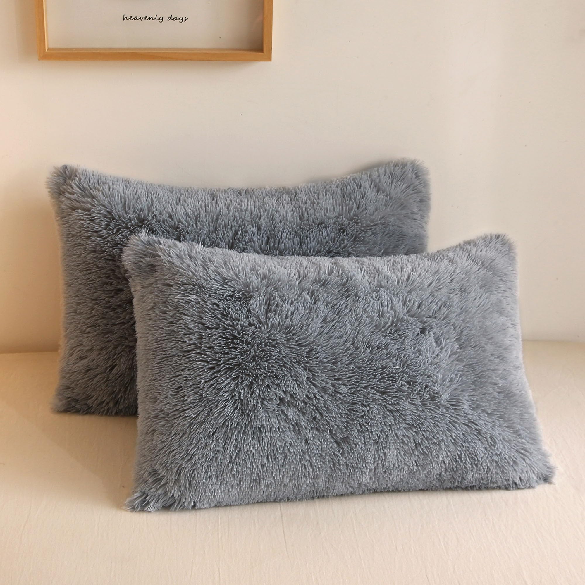 XeGe 2 Pack Fluffy Faux Fur Pillowcases, Soft Plush Shaggy Gray Standard Size Pillow Cases Set of 2, Fuzzy Furry Decorative Long Pillow Covers for Bed Couch Sofa, Zipper Closure, 50x75cm, Light Grey