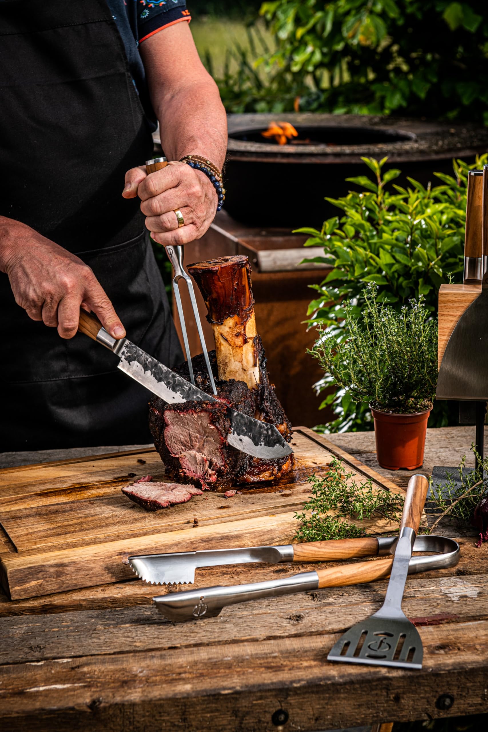 Forged BBQ Spachtel, Pfannenwender, zum Wenden und Servieren, Olivenholz griff