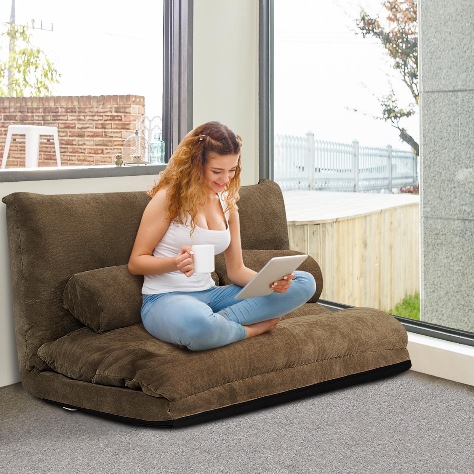 COSTWAY Divano da Terra, Divano Letto Multifunzionale Regolabile in 6 Posizioni con 2 Cuscini, con Fodera in Camoscio per Camera da Letto Salone Balcone (Caffè)