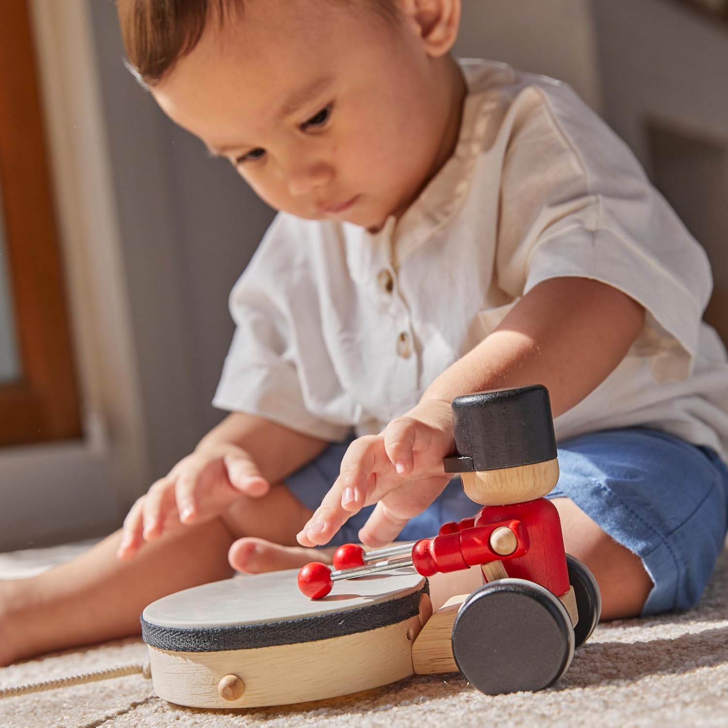 PlanToys® Wooden Pull Along Drummer | Musical Toy that Encourages Rhythm, Coordination & Focus | Montessori Eco-Friendly Educational Toy for Active & Imaginative Play