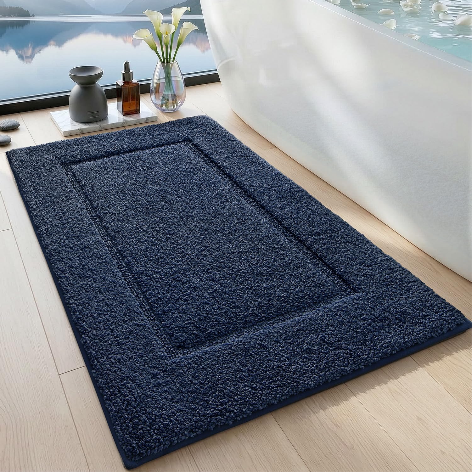 Tapis de douche bleu marine DEXI pour une ambiance spa et un sol sec à la maison