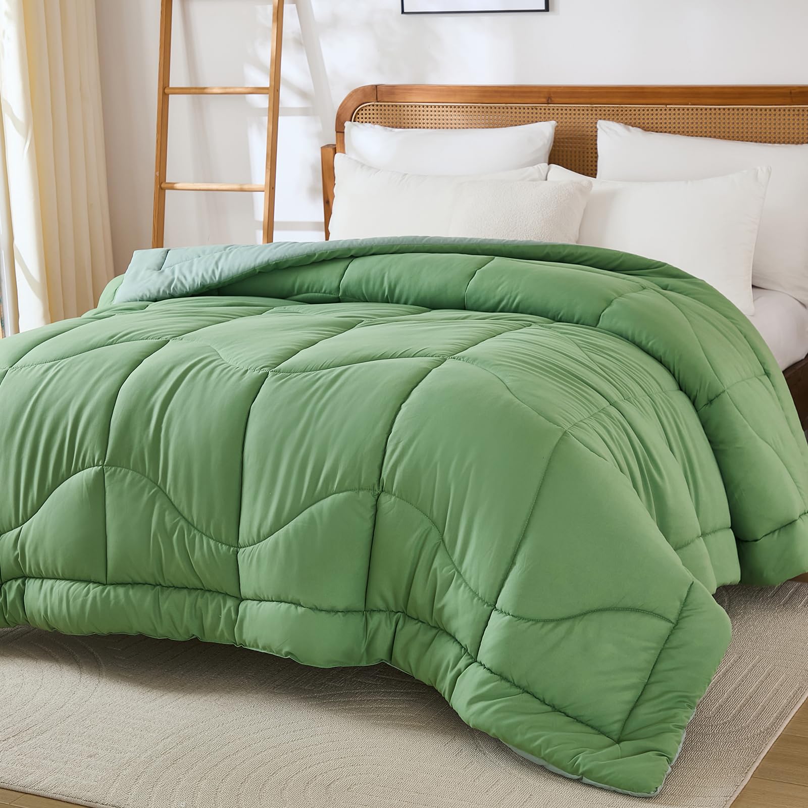 Guchuang Bedding Coverless Duvet Double Size 10.5 Tog-Reversible Comforter for All Seasons-Lightweight Down Alternative Comforter (Green/Light Green,Double)