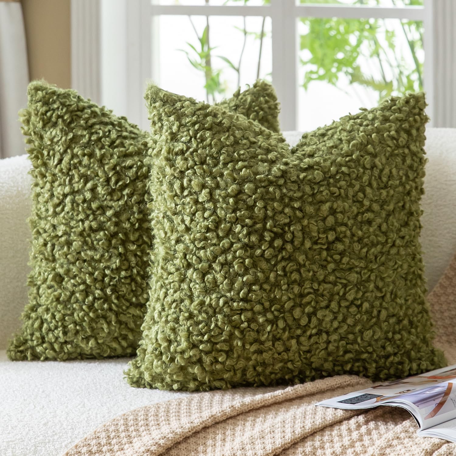 Mandioo Set of 2 Olive Green Faux Fur Cushion Covers 40x40 cm 16x16 inch Boucle Decorative Sherpa Throw Pillow Covers Thick Fuzzy Fleece Pillowcases for Sofa Couch Bed Living Room — image 1