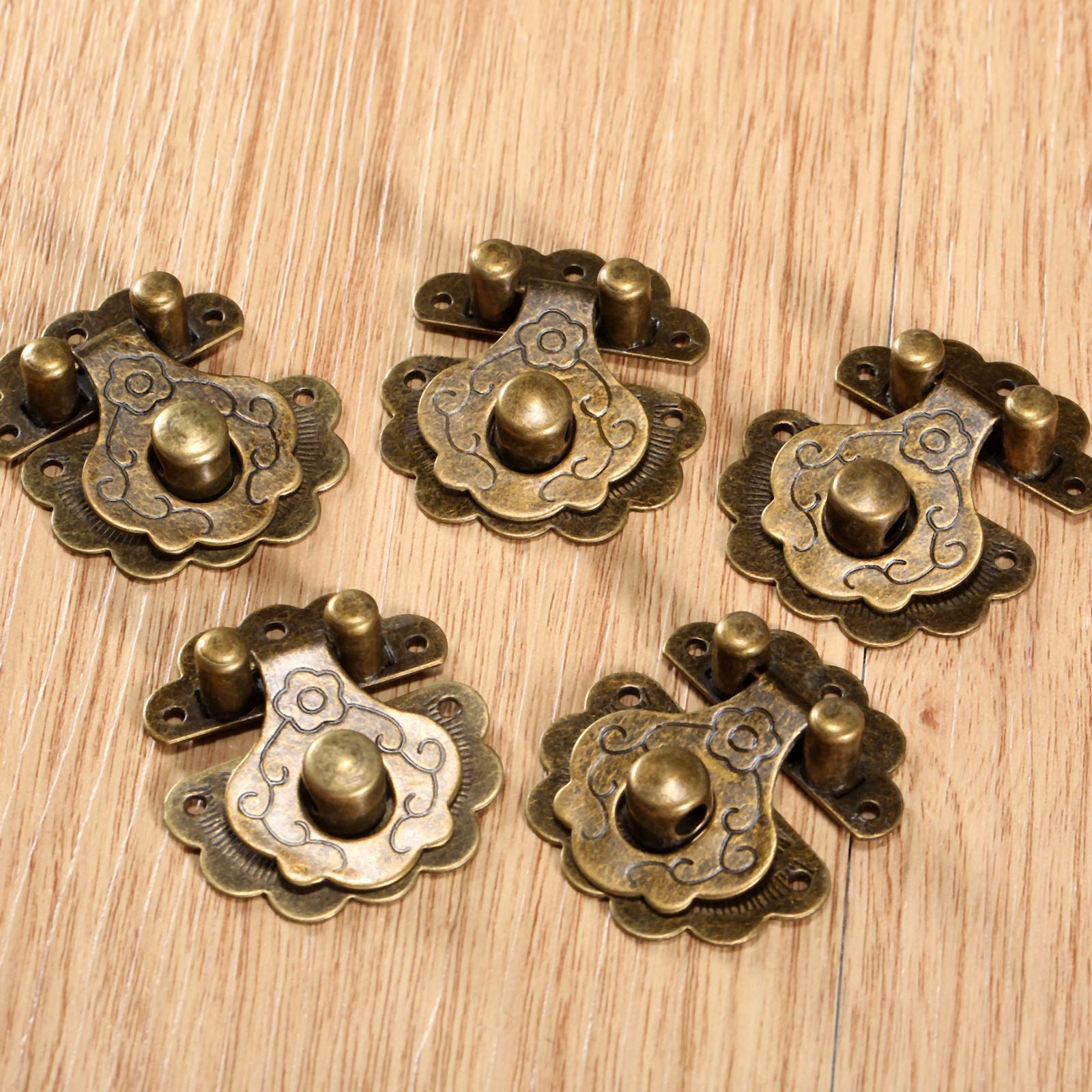 Hasp, 5 sztuk 40x36mm Vintage Hardware Antyczny mosiądz Hasps Dekoracyjna biżuteria Prezent Drewniane pudełko Hasp Retro Walizka Zatrzask ze śrubami