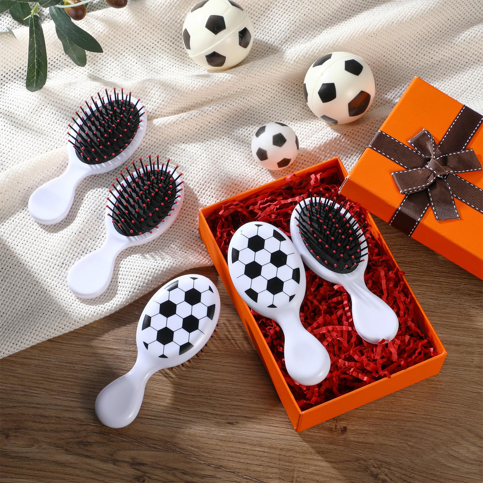 SiliFine 12 mini cepillos de pelo de viaje para deportes de fútbol, mini cepillo desenredante de fútbol, cepillo de pelo pequeño, cerdas de fútbol, cepillo desenredante de plástico para regalo de