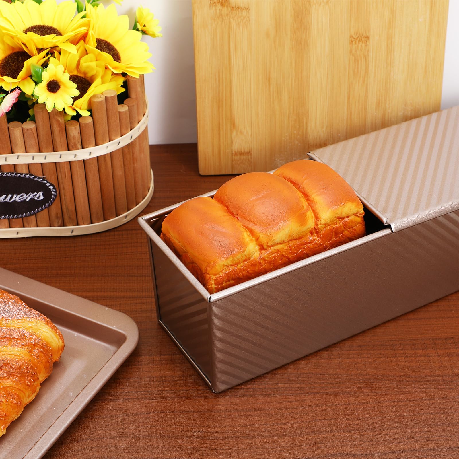 Rechteckige Brotform aus Kohlenstoffstahl mit Deckel und Belüftungslöchern Hitzebeständig und Vielseitig für Kitchen Baking und Backsessions in Gold
